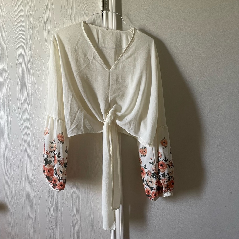 WHITE LONG FLOWY SLEEVE CROP TOP 4XL